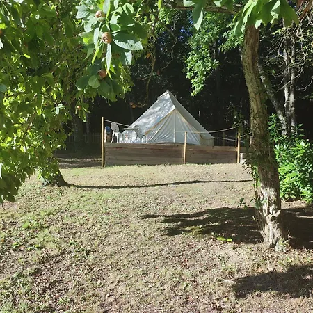Camping Sous Les Belles Etoiles Peyrilhac Exterior photo