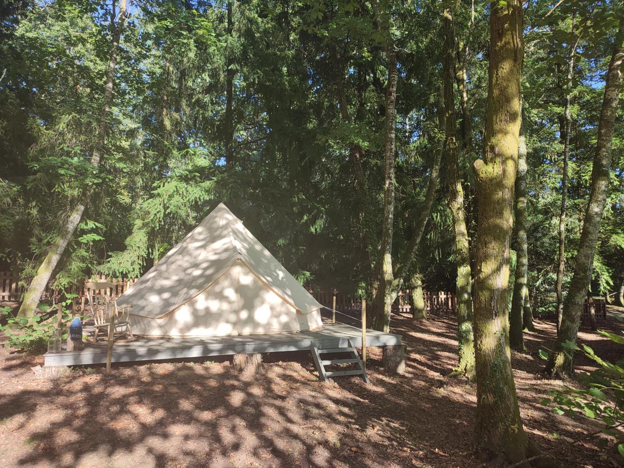 Luxury tent Sous Les Belles Etoiles Peyrilhac